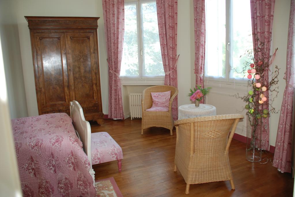 Domaine De L'Oie Rouge Bed & Breakfast Les Rosiers-sur-Loire Room photo